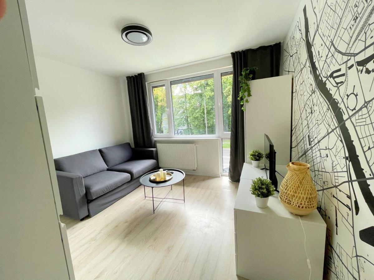 Batorego 18: White Oasis Near Metro And National Park Butas Warsaw