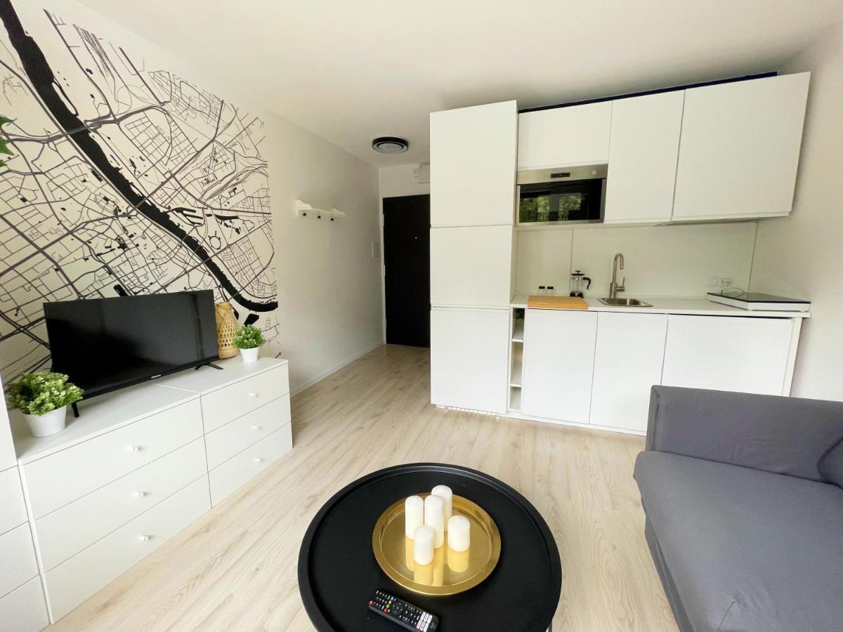 Batorego 18: White Oasis Near Metro And National Park Butas Warsaw